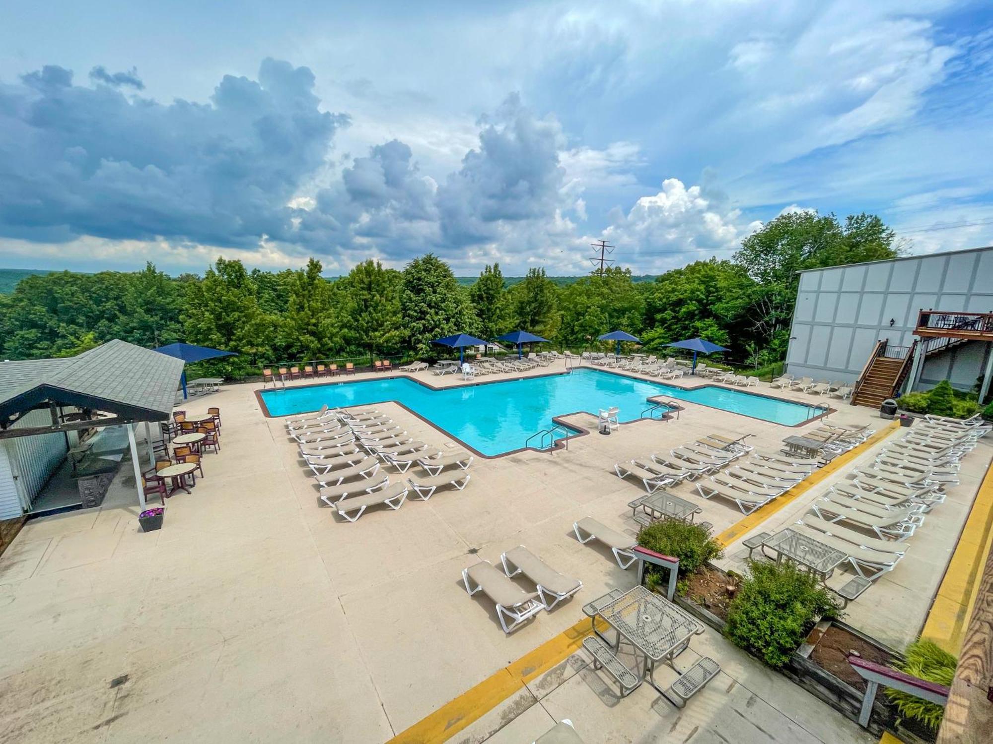 Premier Cozy Cabin - Free Amenities & Comm Indoor Pools Bushkill Buitenkant foto