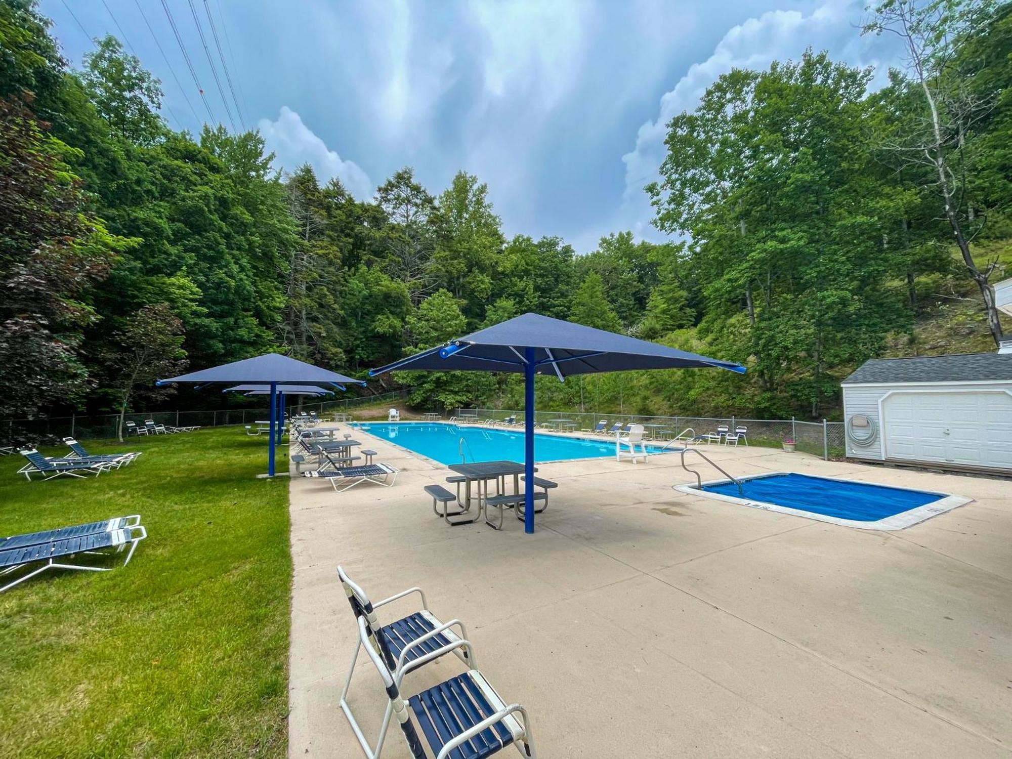 Premier Cozy Cabin - Free Amenities & Comm Indoor Pools Bushkill Buitenkant foto